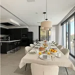 Luxury With Breathtaking Views In By Lodgerstrip *