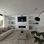 Luxury With Breathtaking Views In By Lodgerstrip *