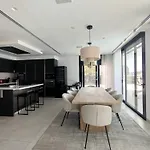 Luxury With Breathtaking Views In By Lodgerstrip Villa *