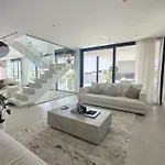Luxury With Breathtaking Views In By Lodgerstrip *