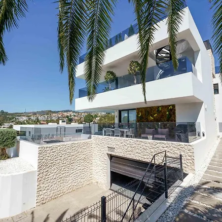 Luxury With Breathtaking Views In By Lodgerstrip *