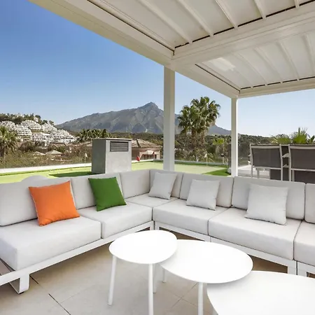 Luxury With Breathtaking Views In By Lodgerstrip *