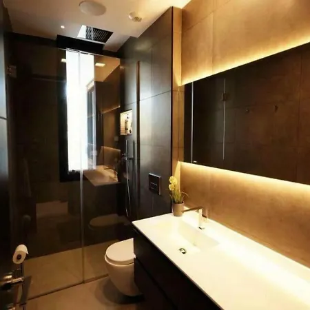 Luxury With Breathtaking Views In By Lodgerstrip *