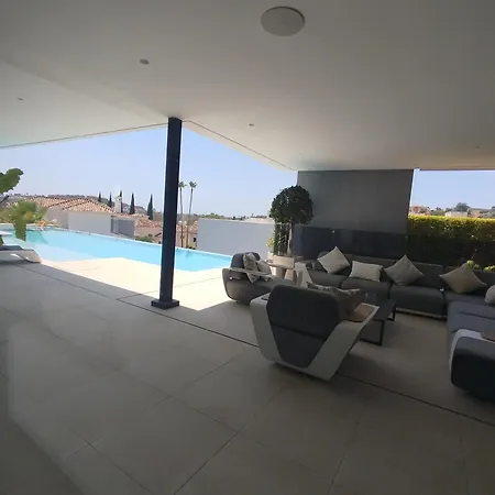 Luxury With Breathtaking Views In By Lodgerstrip *