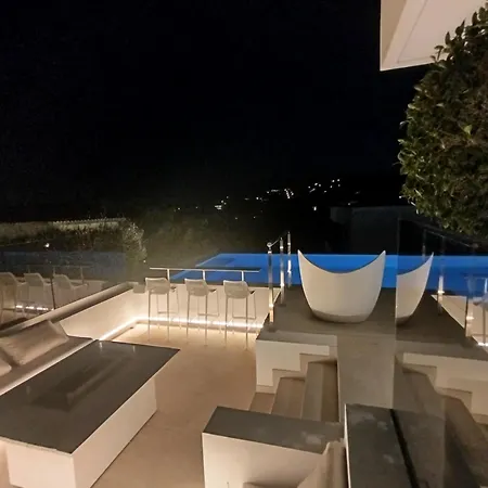 Luxury With Breathtaking Views In By Lodgerstrip *