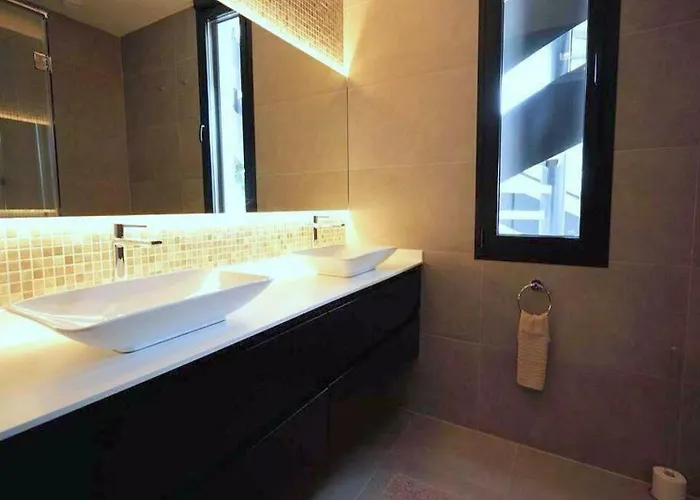 Luxury With Breathtaking Views In By Lodgerstrip *