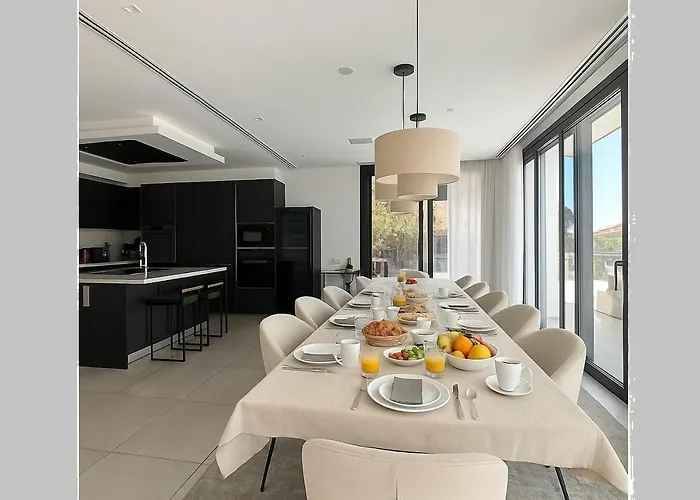 Luxury With Breathtaking Views In By Lodgerstrip *