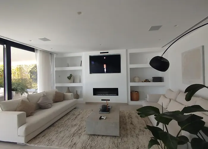 Luxury With Breathtaking Views In By Lodgerstrip *