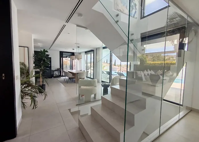 Luxury With Breathtaking Views In By Lodgerstrip