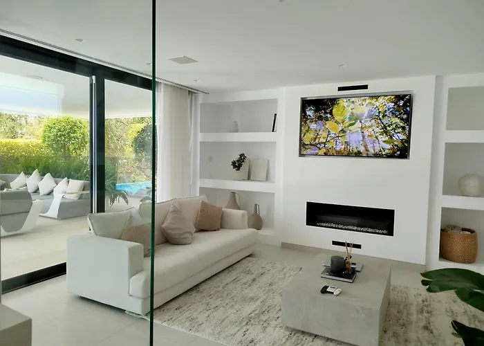 Luxury With Breathtaking Views In By Lodgerstrip Villa