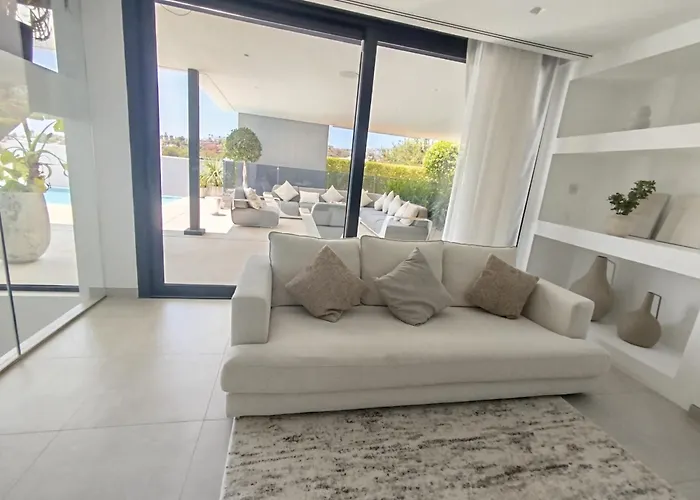 Villa Luxury With Breathtaking Views In By Lodgerstrip *