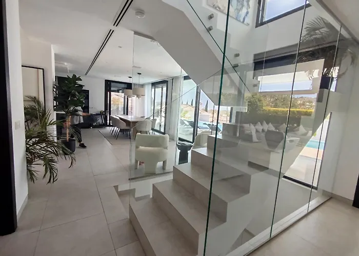 Villa Luxury With Breathtaking Views In By Lodgerstrip *