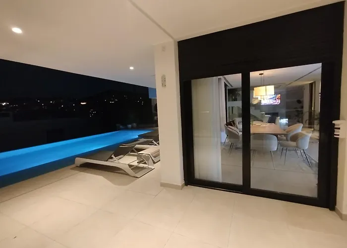 Luxury With Breathtaking Views In By Lodgerstrip Villa