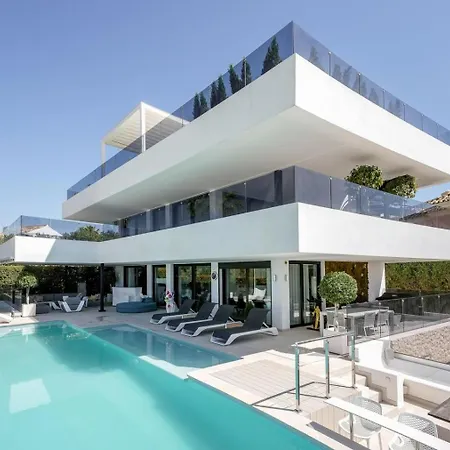 빌라 Luxury With Breathtaking Views In By Lodgerstrip