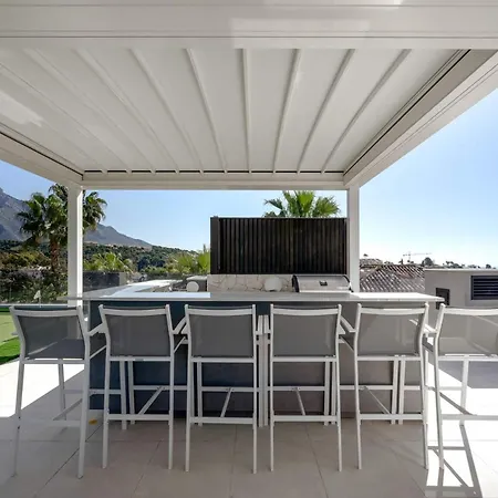 빌라 Luxury With Breathtaking Views In By Lodgerstrip *