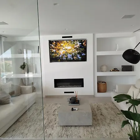 Luxury With Breathtaking Views In By Lodgerstrip 마르베야