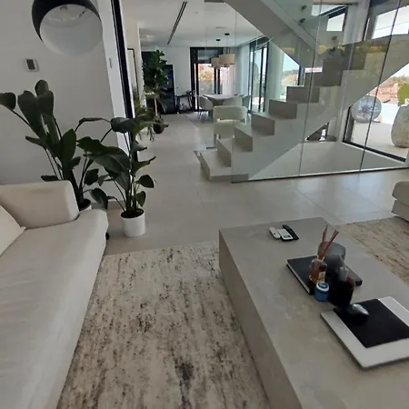 Luxury With Breathtaking Views In By Lodgerstrip 마르베야