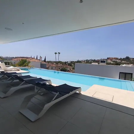 Luxury With Breathtaking Views In By Lodgerstrip 빌라