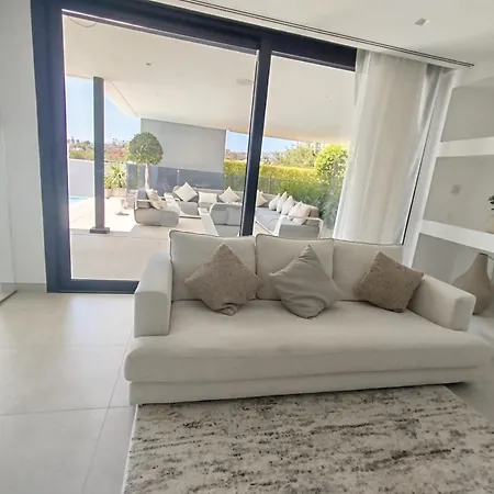 빌라 Luxury With Breathtaking Views In By Lodgerstrip *