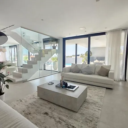 Luxury With Breathtaking Views In By Lodgerstrip *