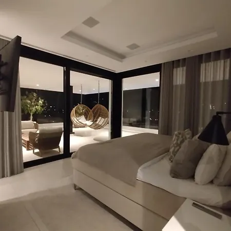 빌라 Luxury With Breathtaking Views In By Lodgerstrip