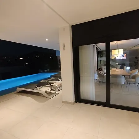 Luxury With Breathtaking Views In By Lodgerstrip فيلة