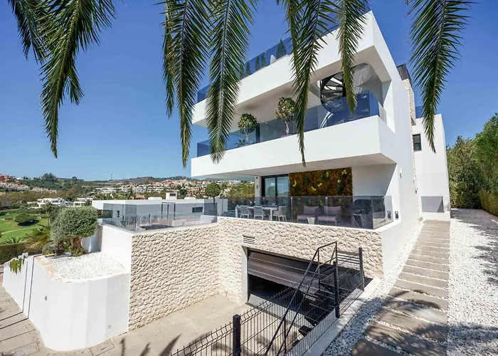 Luxury With Breathtaking Views In By Lodgerstrip *