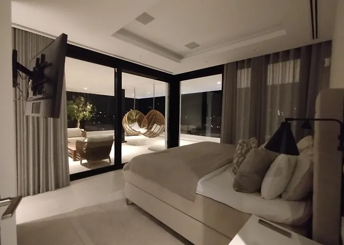 Vila Luxury With Breathtaking Views In By Lodgerstrip