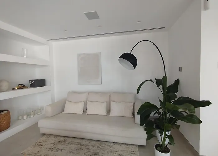 Luxury With Breathtaking Views In By Lodgerstrip Vila Marbella