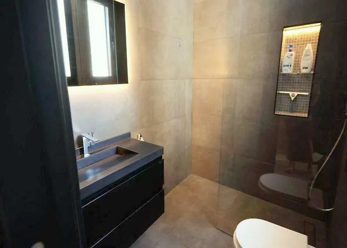 Villa Luxury With Breathtaking Views In By Lodgerstrip *