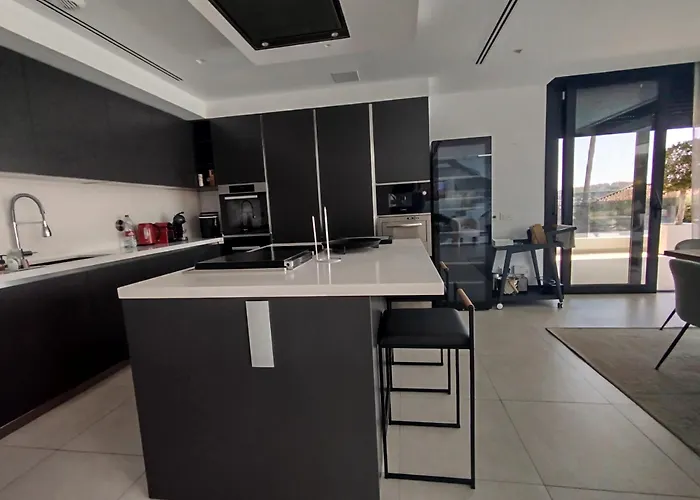 Luxury With Breathtaking Views In By Lodgerstrip *