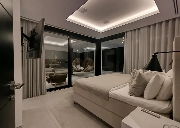 Luxury With Breathtaking Views In By Lodgerstrip * Marbella