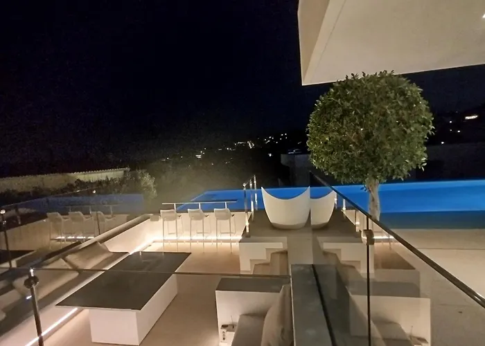 Villa Luxury With Breathtaking Views In By Lodgerstrip *